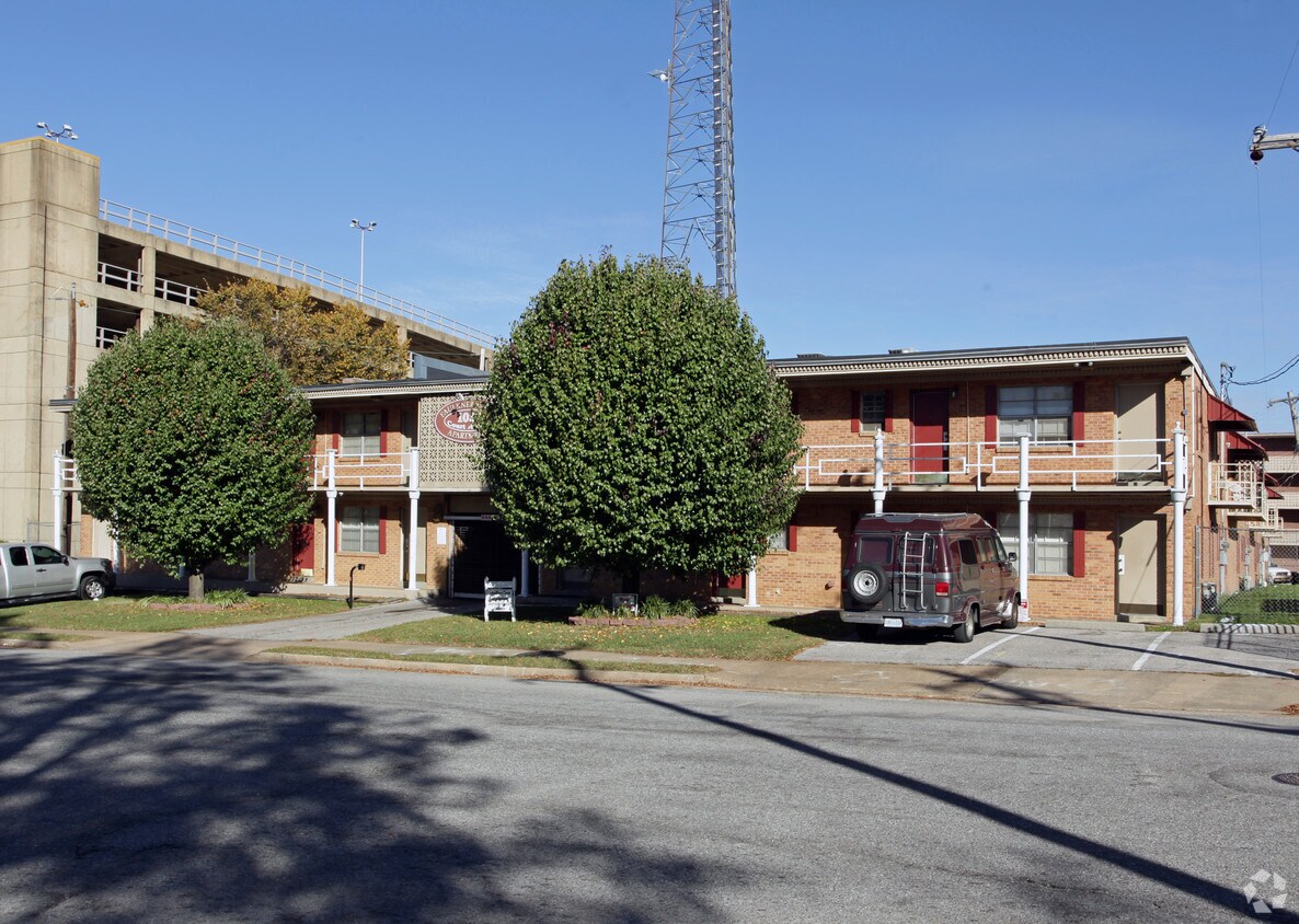 Primary Photo - Faulkner Court Apartments
