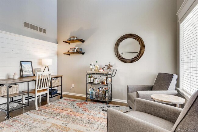 Foto del edificio - Evolve Real Estate: Upgraded and Stylish Remodel with Solar Panels in Highlands Ranch. Available ...