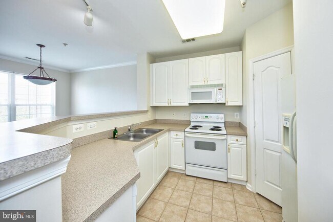 Building Photo - 400 Symphony Cir