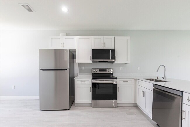 Foto del edificio - BRAND NEW Construction, 3 bed / 2 bath Rent-Ready Home in Port Charlotte!