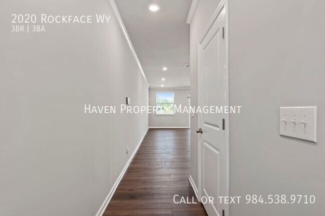 Foto del edificio - 2020 Rockface Way