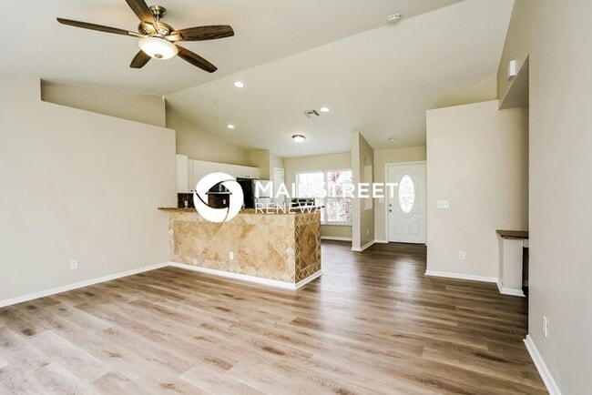 Foto del edificio - 3 Bedroom Pet-Friendly Home in Lehigh Acre...