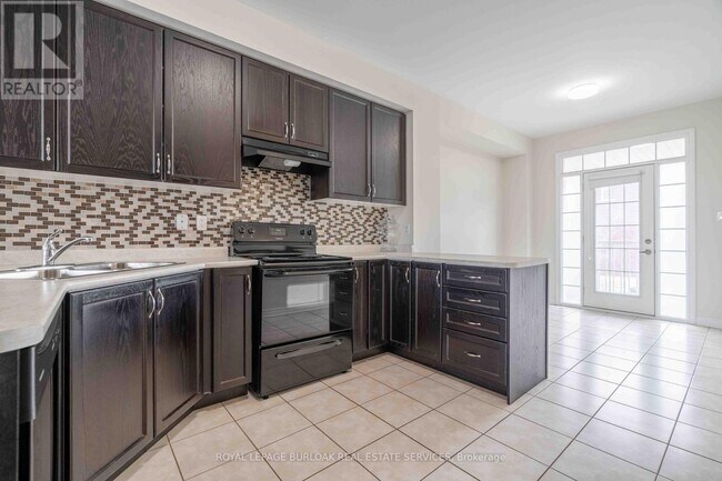 Photo du bâtiment - 7248 Triumph Ln