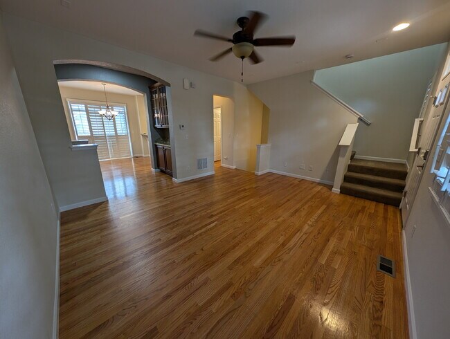 Foto del edificio - Great Lowry Townhome!