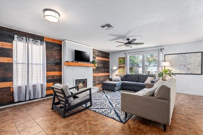 Foto del edificio - 7417 Elk Pass Dr