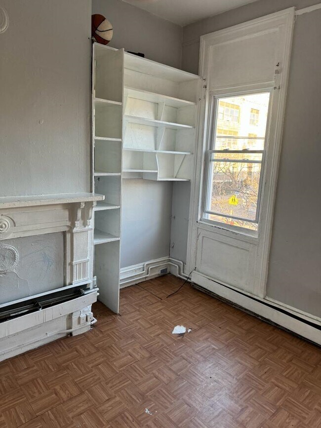 Building Photo - 527 5th St