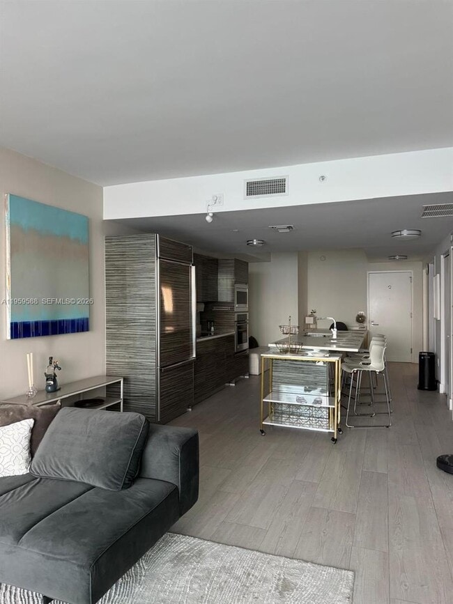 Building Photo - 460 NE 28th St