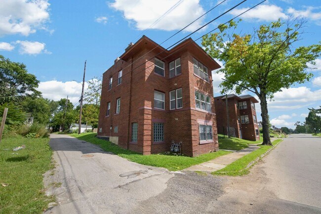 Foto del edificio - 1104-1106-1106 Oakwood Ave