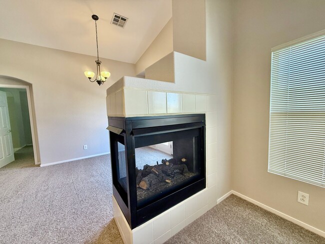 Foto del edificio - Great Two Bedroom 2 Bath Townhome with 1 C...