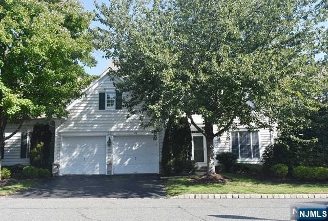 Primary Photo - 124 White Pine Ct