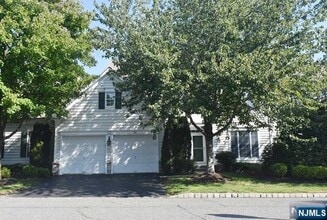 Building Photo - 124 White Pine Ct