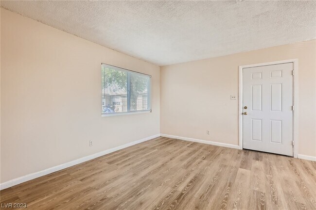 Building Photo - 2505 Cedar Ave