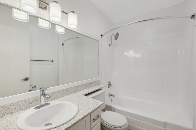 Building Photo - Valle at 9209 Kenwood