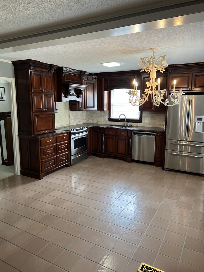 Kitchen - 3517 Old Chisholm Rd