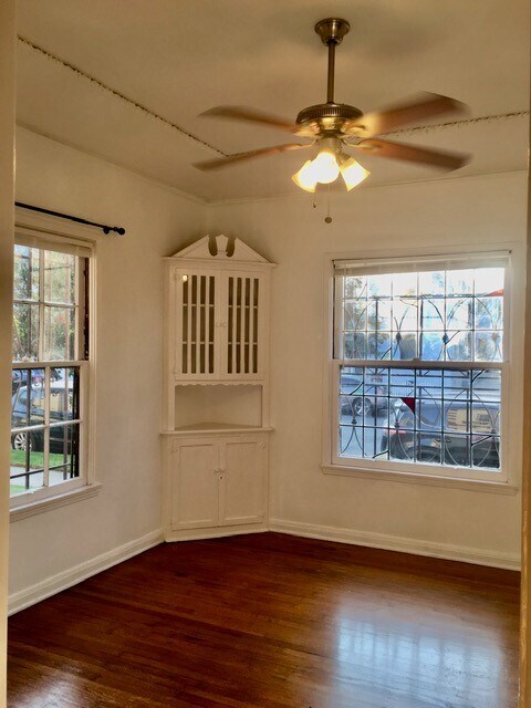 Building Photo - 114 S Flores St