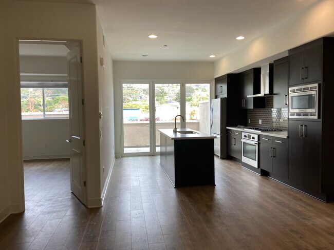 Building Photo - 5702 La Jolla Blvd