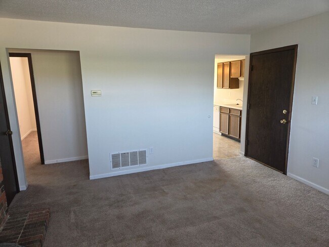 Foto del edificio - 306 W Southampton Dr