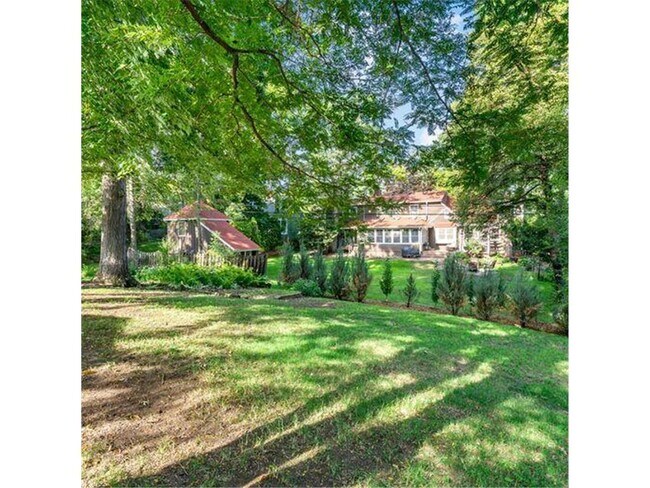 Building Photo - 4520 Vandervork Ave