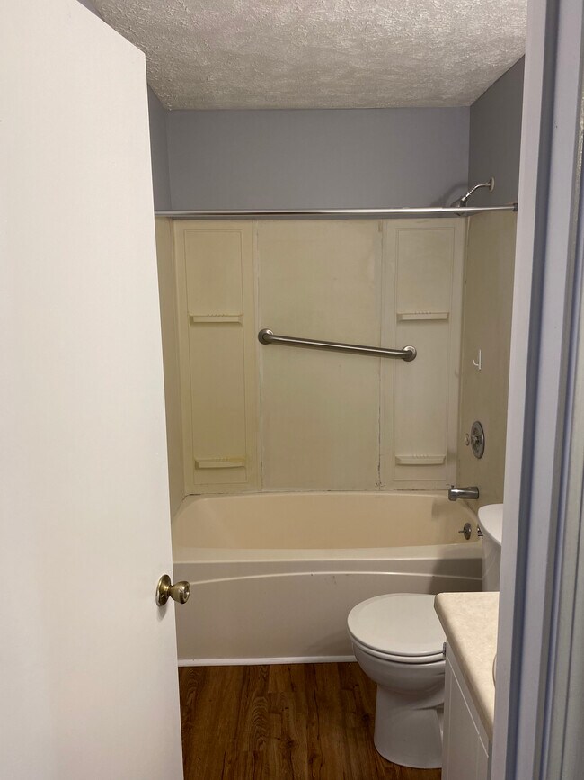 Baño - 1599 Hill St