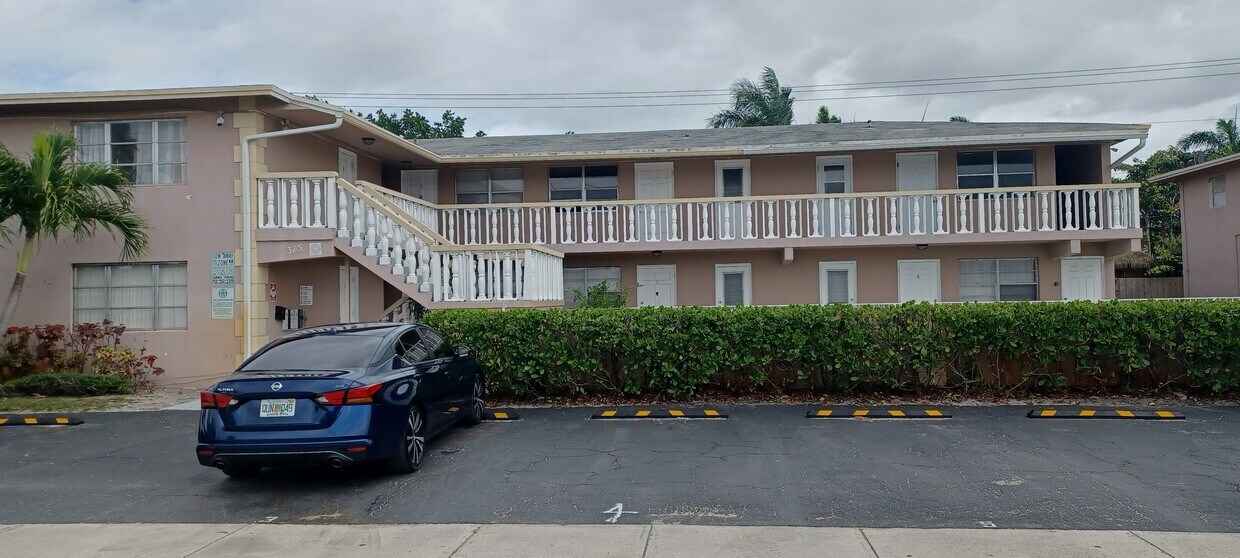 exterior - 315 SW 15th St