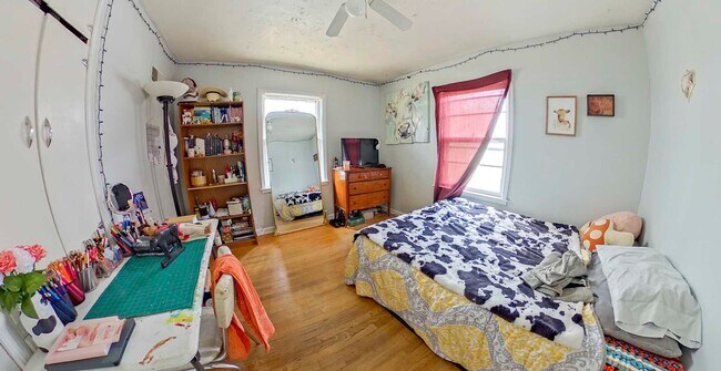 Foto del edificio - Patio + Fenced-In Yard+ Pet Friendly + Garage Parking + Washer & Dryer! Available August 1st!