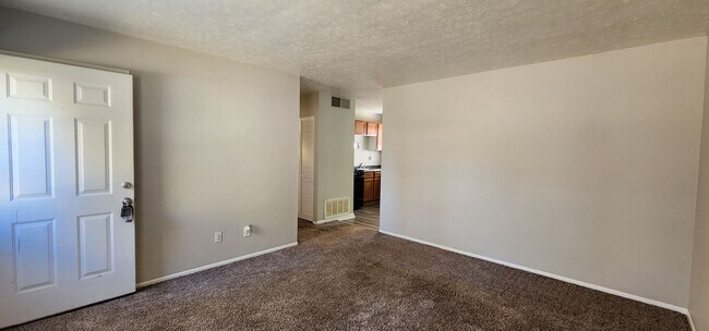 Building Photo - SECTION 8 WELCOME! Nice, 3 Bedrooms, 1 Bat...