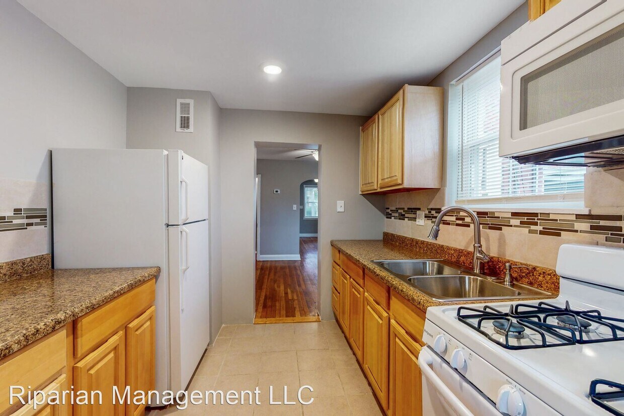 Primary Photo - 2 br, 1 bath House - 1517 N Kenwood Ave