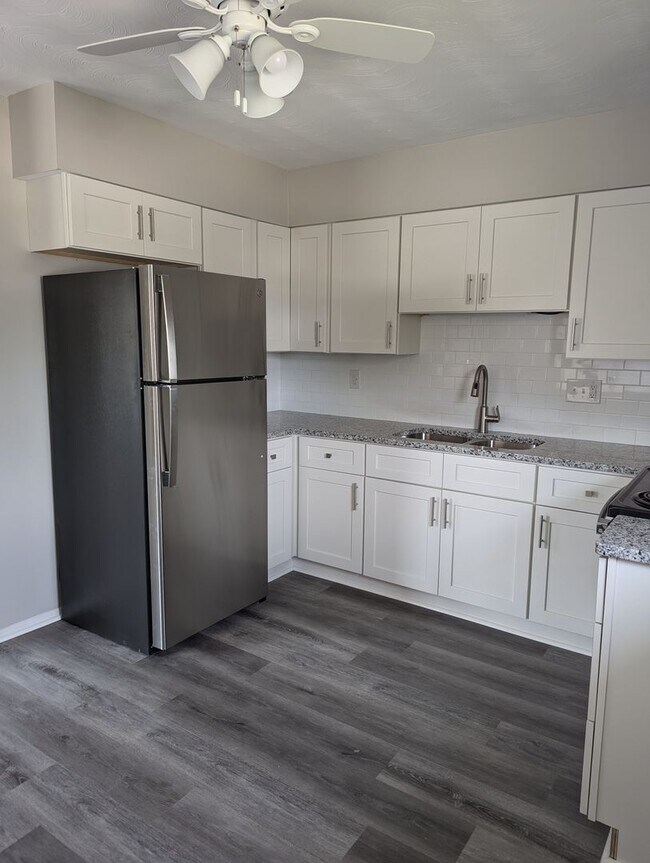 Foto del edificio - One bedroom upstairs apartment for rent