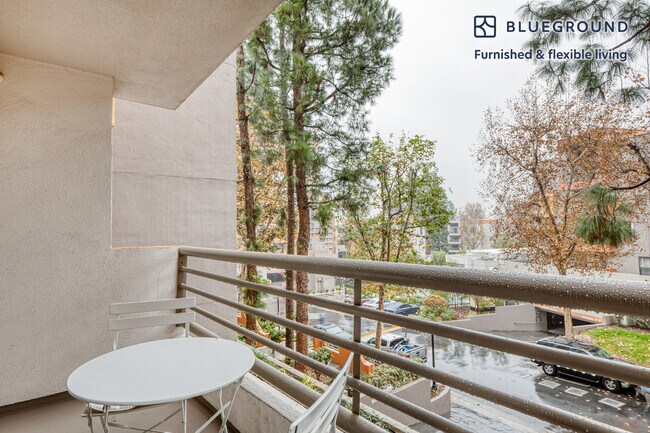 Building Photo - 10993 Bluffside Dr