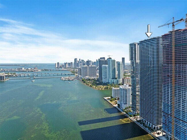 Foto del edificio - 700 NE 24th St