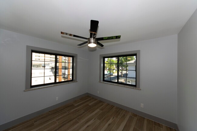 Foto del edificio - 1227 Elm St