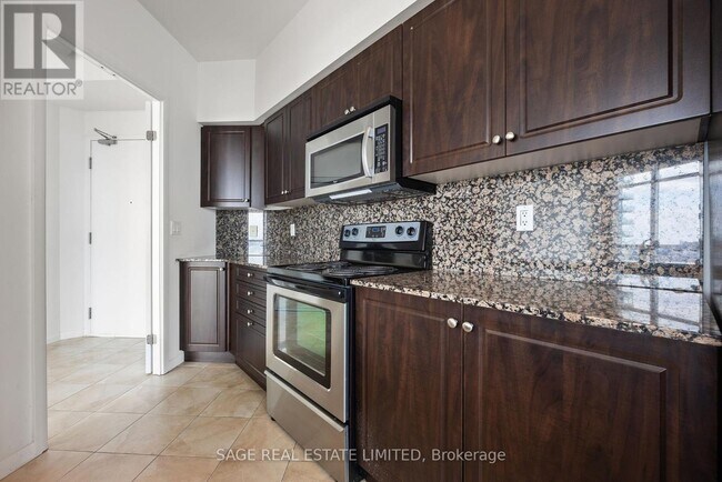 Building Photo - 1411-215-3215 Fort York Blvd