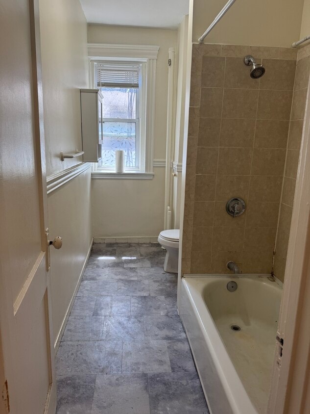 Building Photo - 380 Riverway