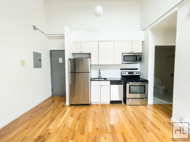 Foto del edificio - MELROSE STREET / Bushwick 3 Bed