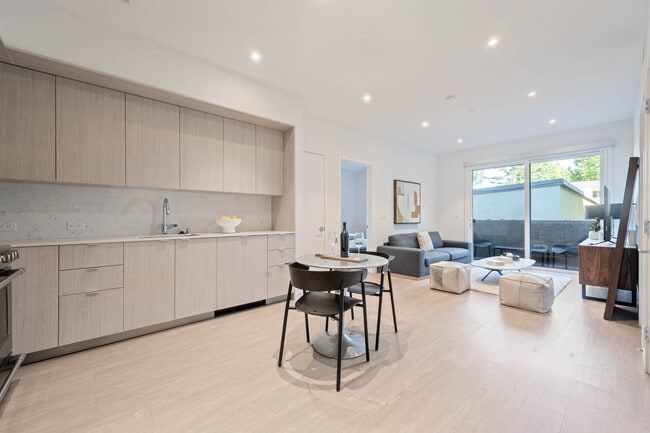 Foto del edificio - 5851 W 88th St