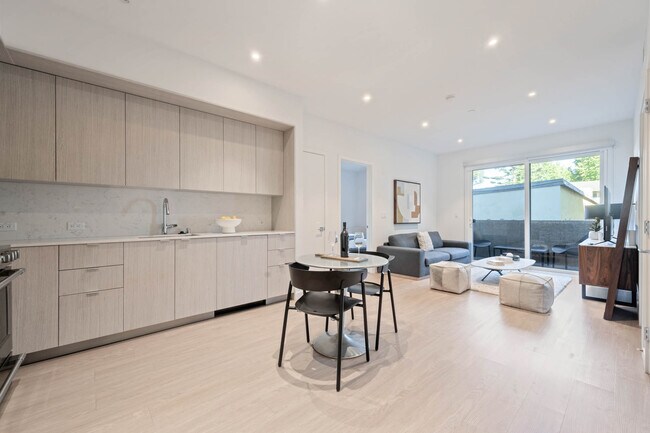 Foto del edificio - 5851 W 88th St