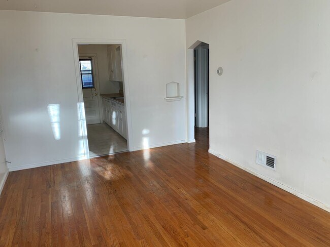 Foto del edificio - 2 BEDROOM, 1 BATHROOM APARTMENT NEAR ALTA ...