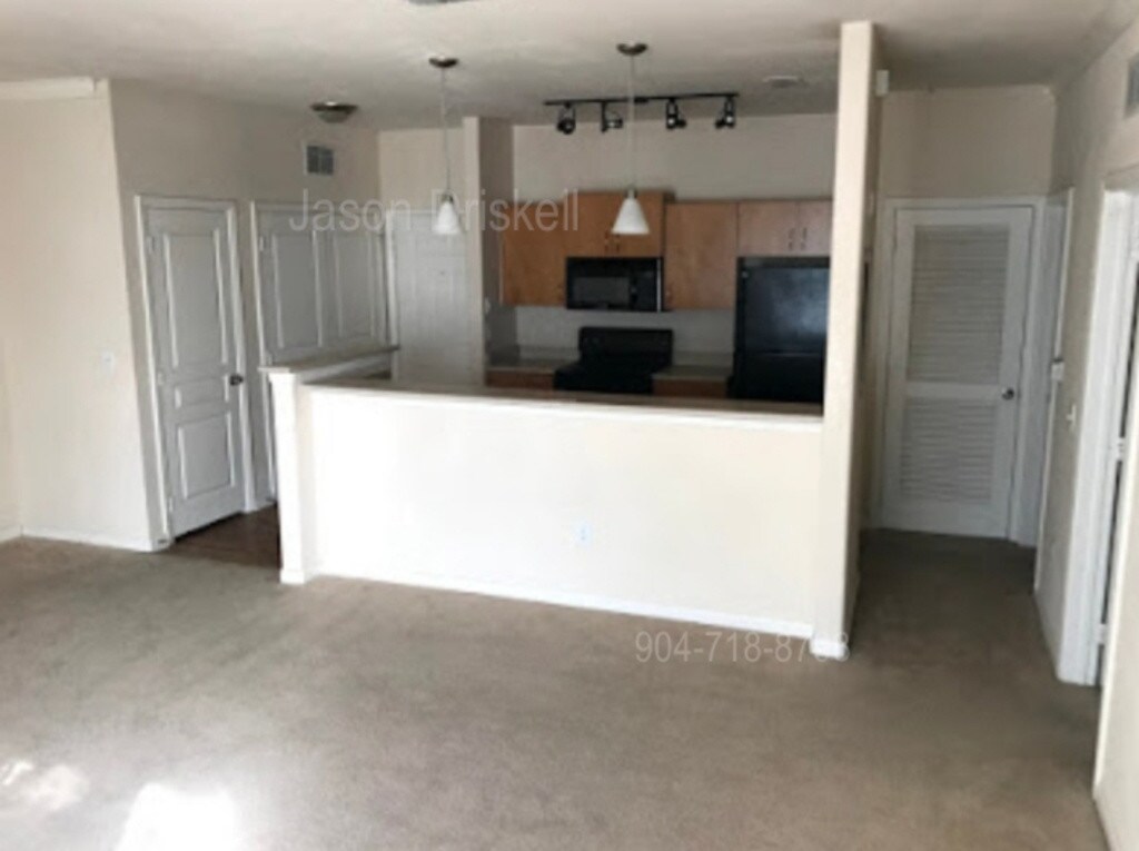 8290 Gate Pkwy W, Jacksonville, FL 32216 Condo for Rent in