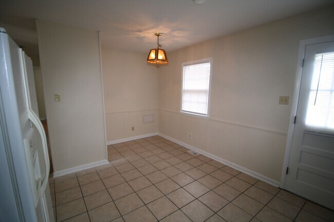 Building Photo - Move in special Stoneybrook home with Full...
