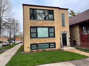 Building Photo - 5259 N Leamington Ave