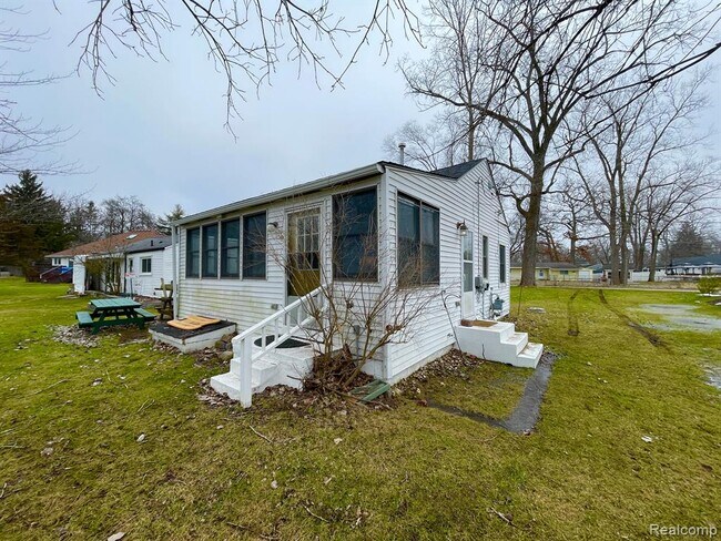 Building Photo - 10340 Kress Rd