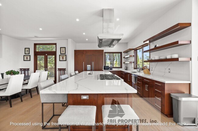 Foto del edificio - Elevated Living in Newport Heights