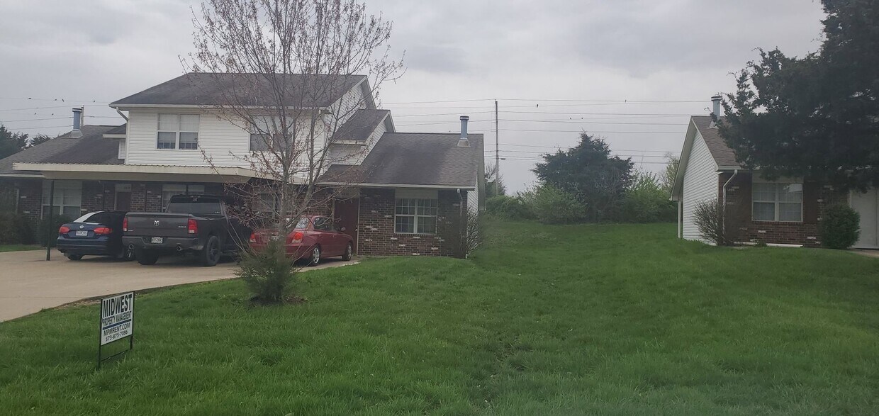 Primary Photo - SE Columbia Townhome 3 bd, 2 ba, new shape...