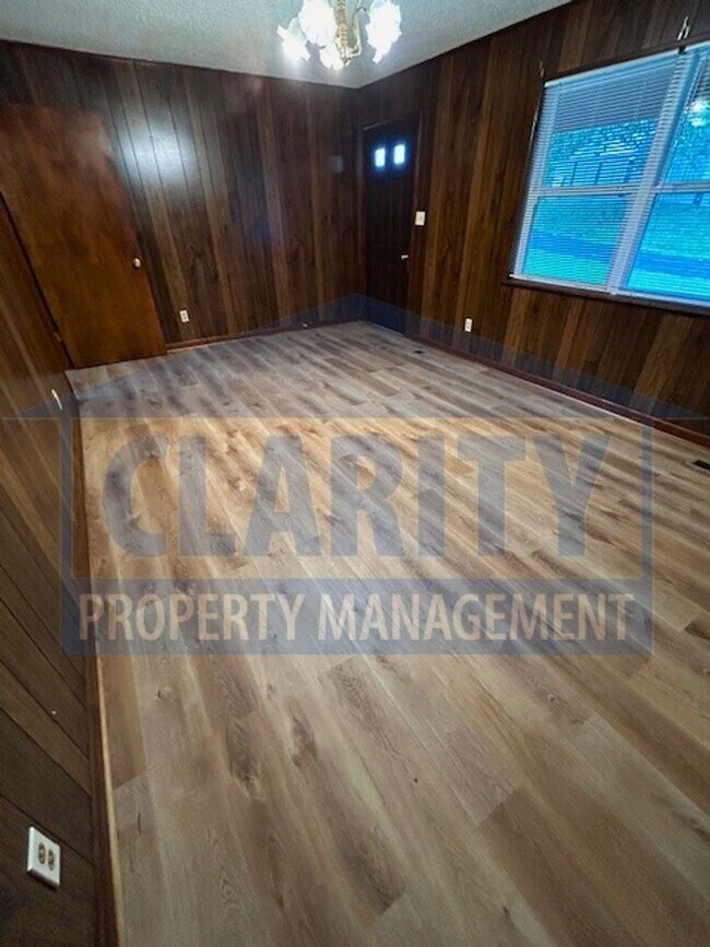 Foto del edificio - Spacious three bedroom home