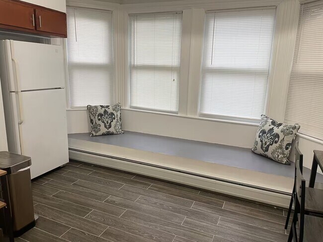 Cocina - 404 W Clinton St