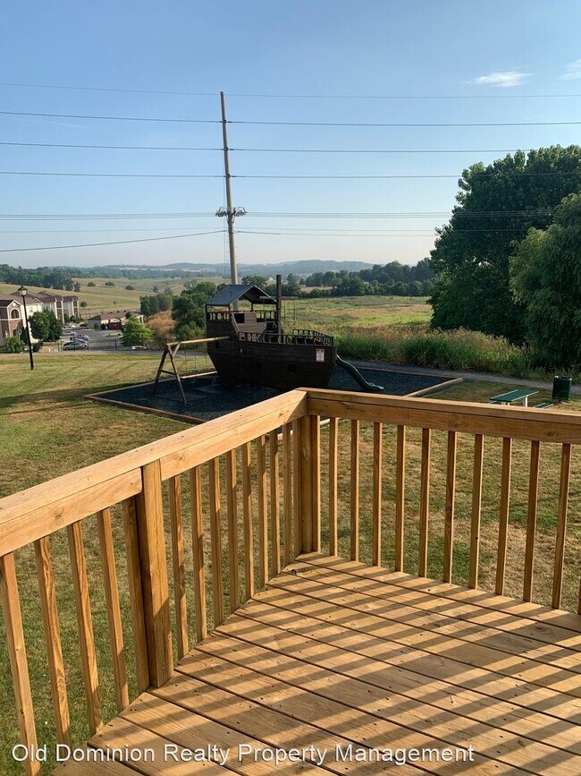 Foto del edificio - 3 br, 2.5 bath House - 1115 Nathan Hale Court