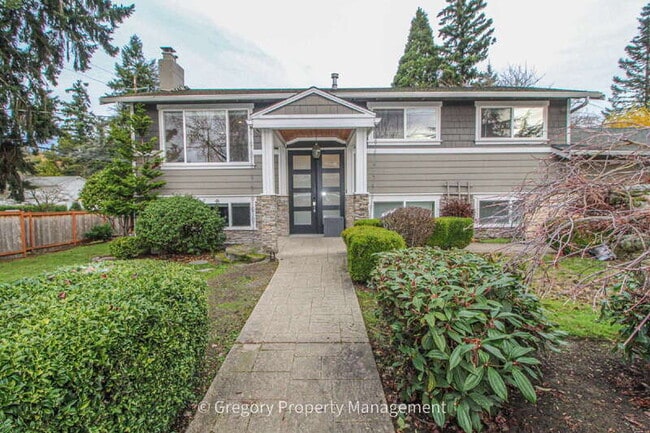 Building Photo - 604 9th Ave