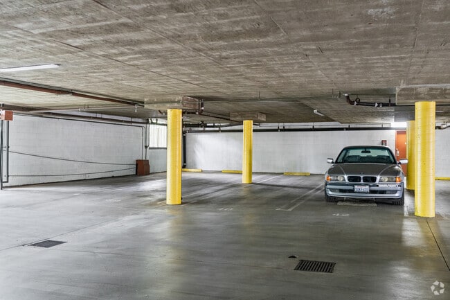 Estacionamiento cubierto - Burbank Villas