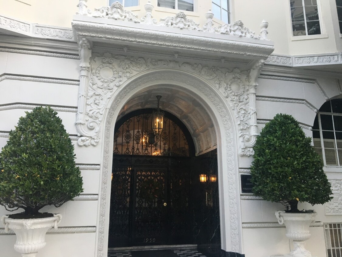 Primary Photo - Spacious View Condo on Lafayette Park in I...