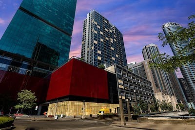 Foto principal - 240 E Illinois St